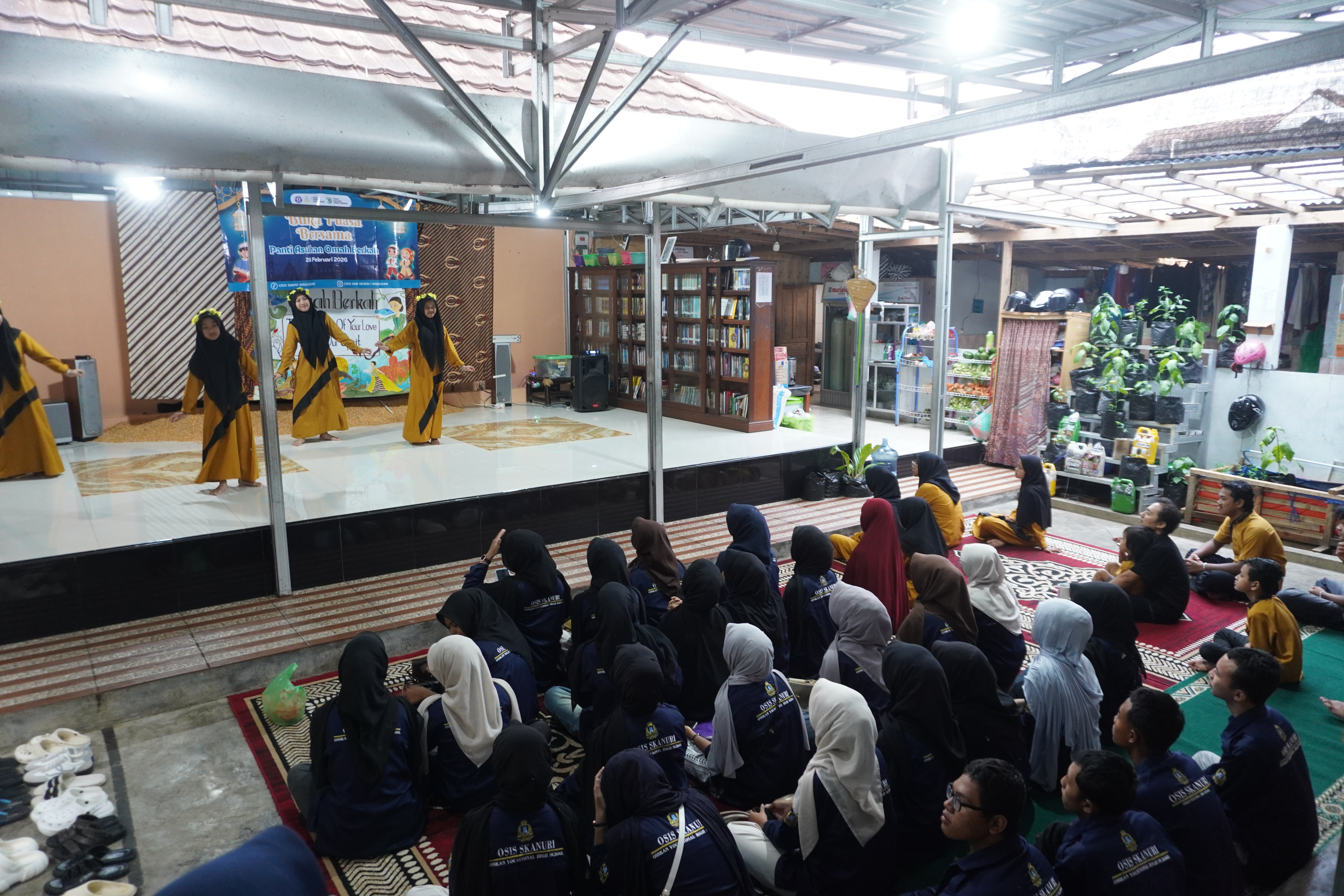 OSIS SMK Negeri 1 Windusari Gelar Buka Bersama dan Santunan di Panti Asuhan Omah Berkah