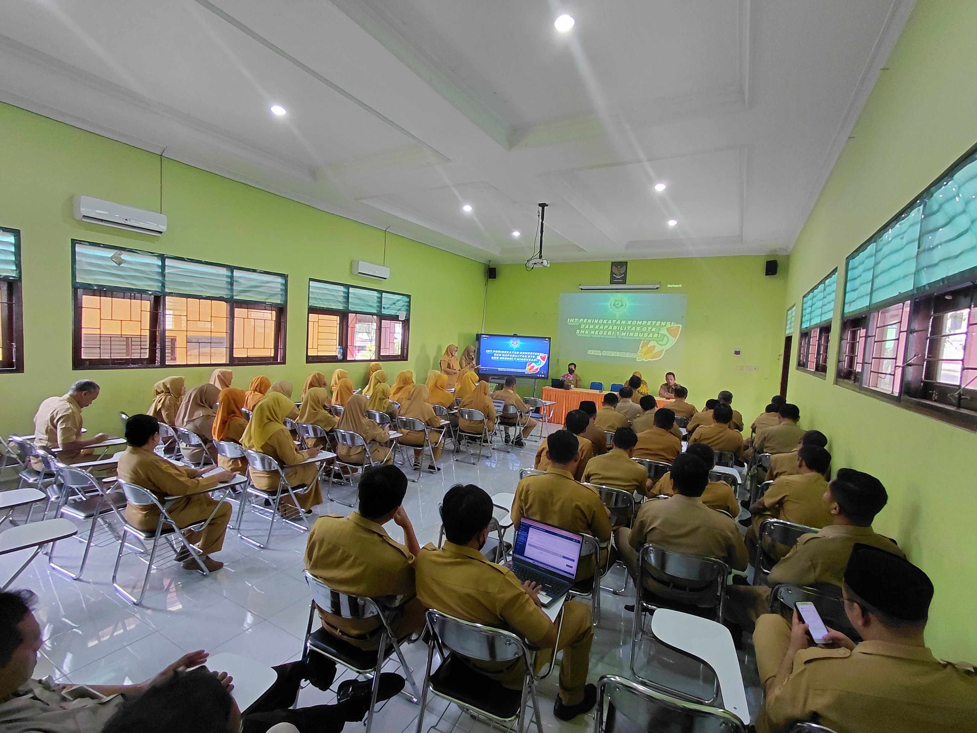 IHT_Peningkatan_Kompetensi_Dan_Kababilitas_GTK_20251215_082048.jpg